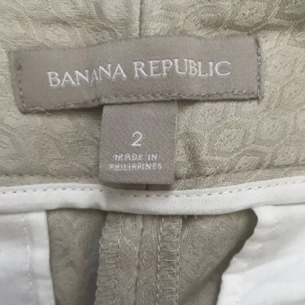 Banana Republic Hampton Silver Dollar Shorts 2 - Picture 3 of 5